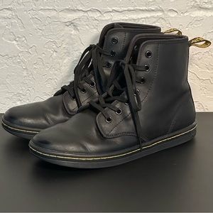 Dr. Marten Shoreditch Greasy Black Leather Boots